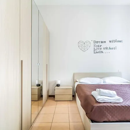 Domusmi San Gregorio 10 Apartment Milan Exterior photo